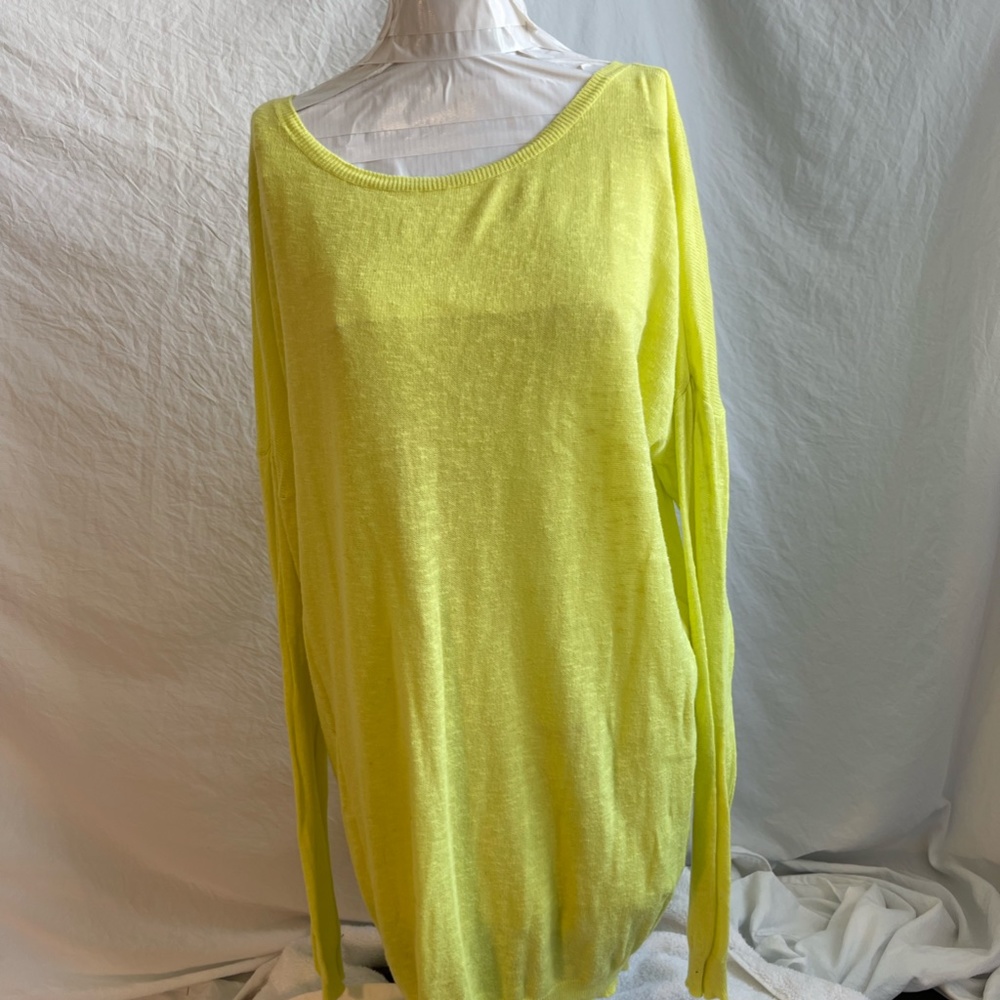 United Color Benetton bright neon yellow light weight sweater Sz M